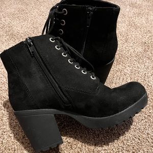 Black heeled boots